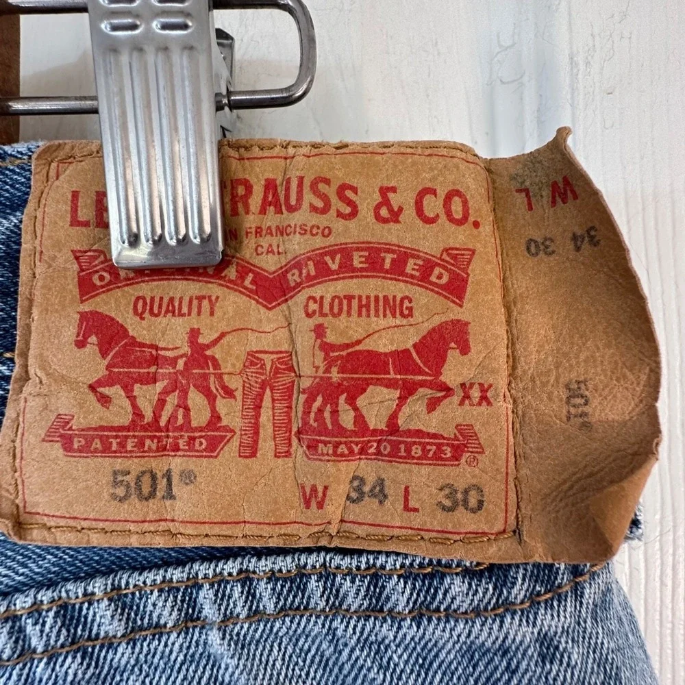 Vintage Levi's 501 Jeans W34 L30 Button Front Distressed Well Worn Light Wash‎